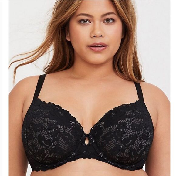 Torrid black lace lightly lined t-shirt bra Sz 42D